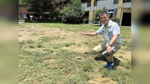 苗栗信義國小地坪遇雨成泥地！沈發惠邀中央地方會勘改善