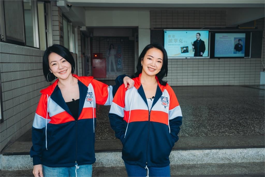 小S合體阿雅復刻「30年前高中照」獨缺大S身影…她忍淚告白：那時候好快樂！