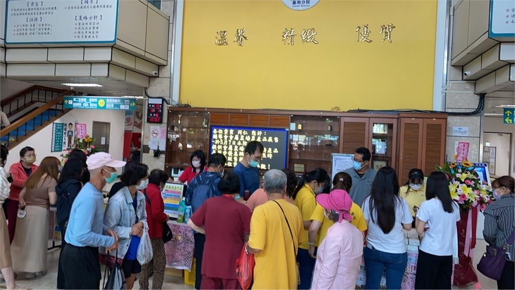 母親節前慰勞醫護人員！退輔會農產品前進高榮台南分院
