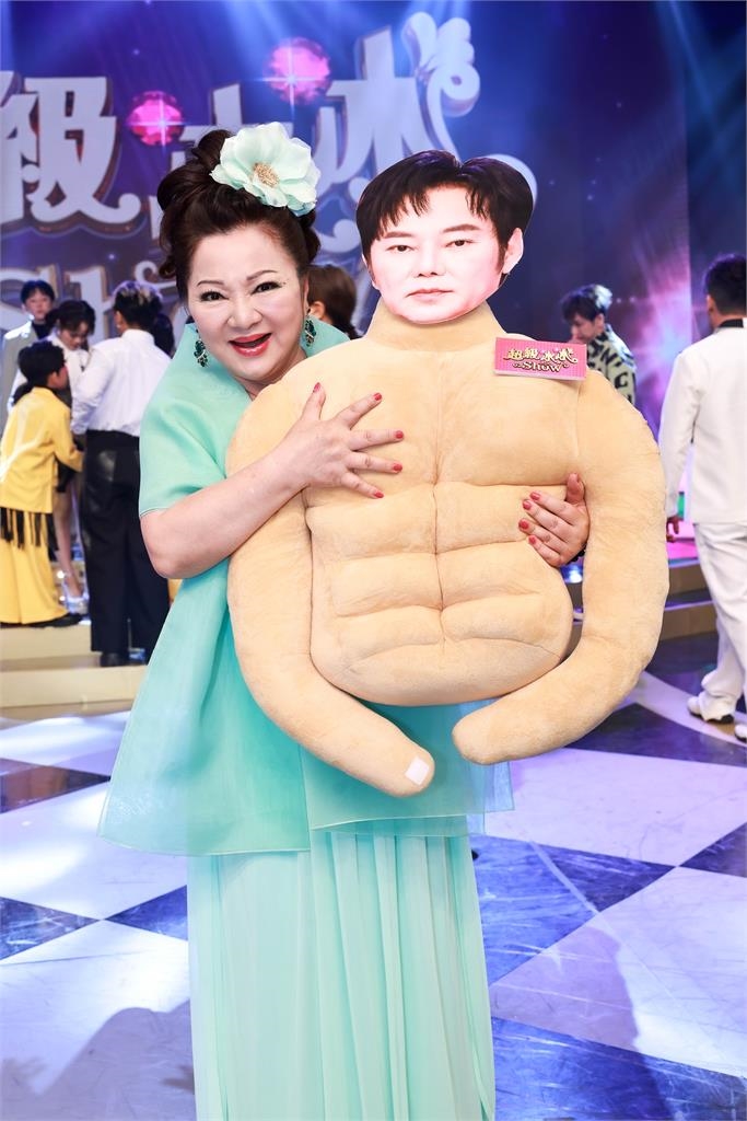 《超級冰冰Show》母親節被「陽帆」環抱還親一下！母親節好歌獻給媽媽