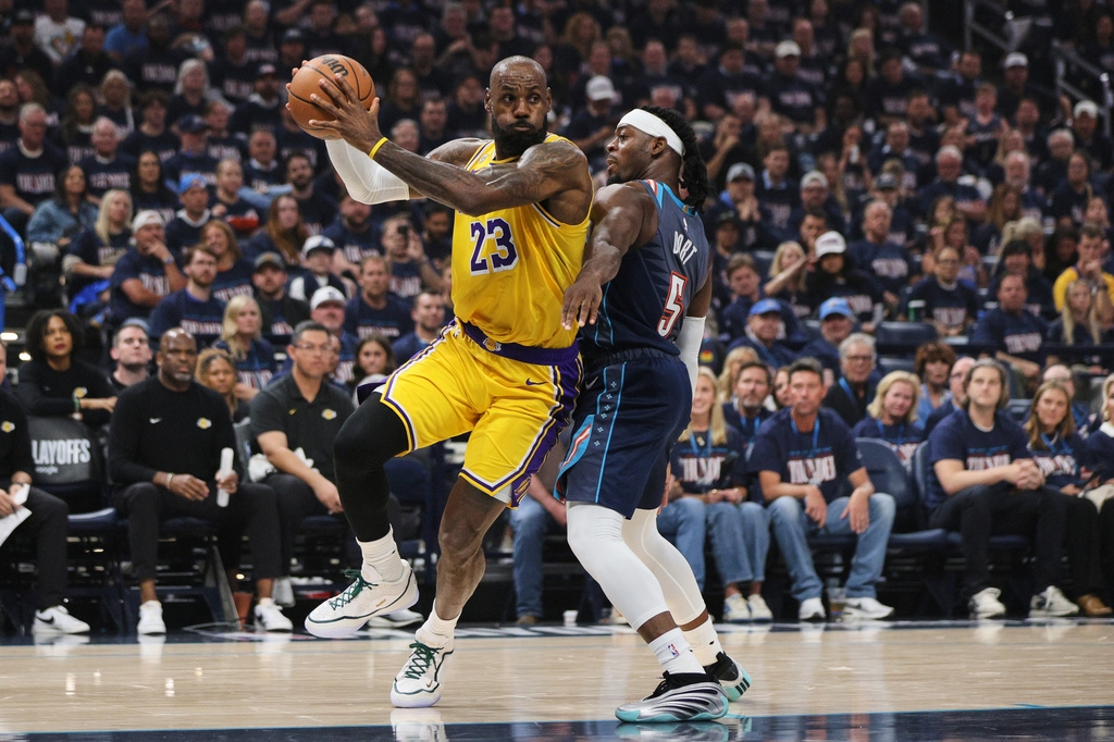 NBA(影)／湖人戰雷霆再傳傷兵？詹皇重摔臀部一度退場治療