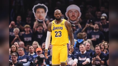 NBA(影)／湖人戰雷霆虛驚一場？詹皇首節重摔臀部一度退場治療