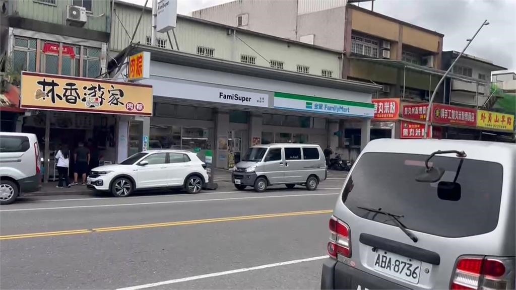 鴨媽媽帶６小鴨　員山萌逛超商