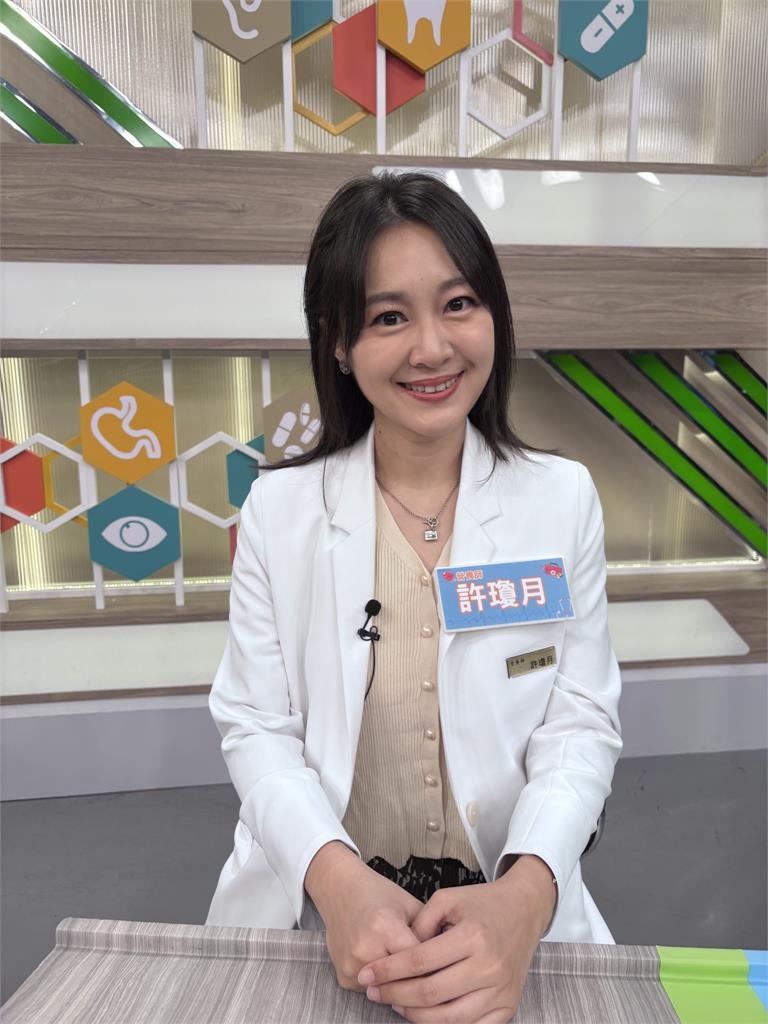 孫國豪忘東忘西找不到鑰匙！還叫女兒一起找發現掛在門上