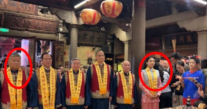 大甲媽才連出2意外!顏清標現身中國媽祖廟「做1事被拍」同框中共背景女星