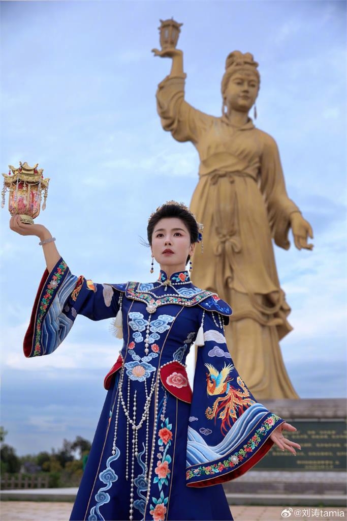 大甲媽才連出2意外!顏清標現身中國媽祖廟「做1事被拍」同框中共背景女星