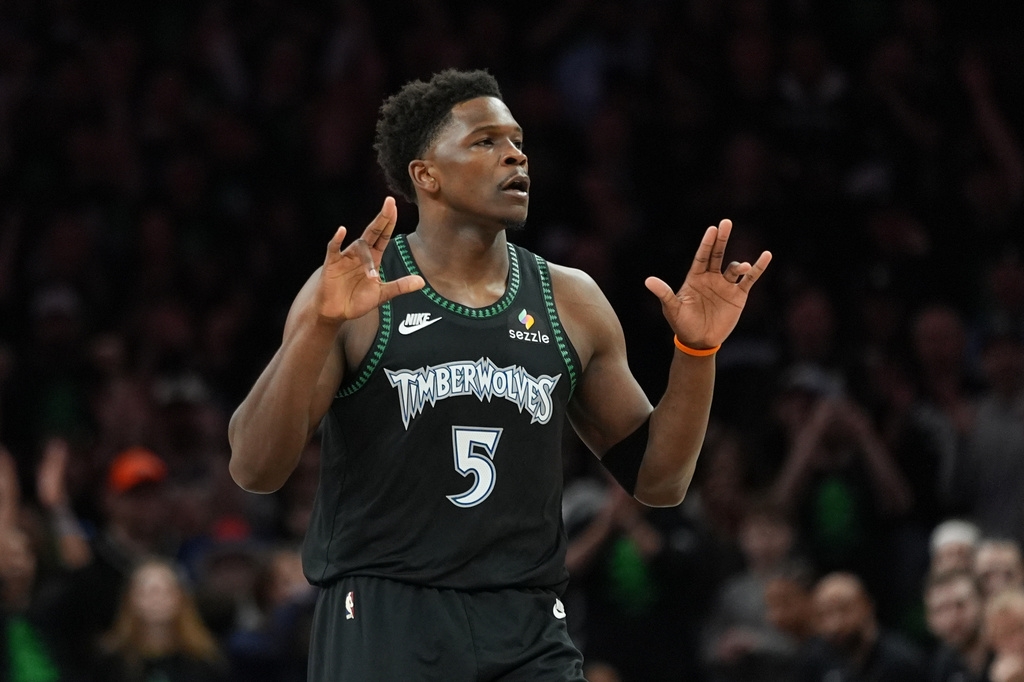 NBA(影)／為了媽媽絕不能輸！「蟻人」在母親節狂轟36分率灰狼擊敗馬刺