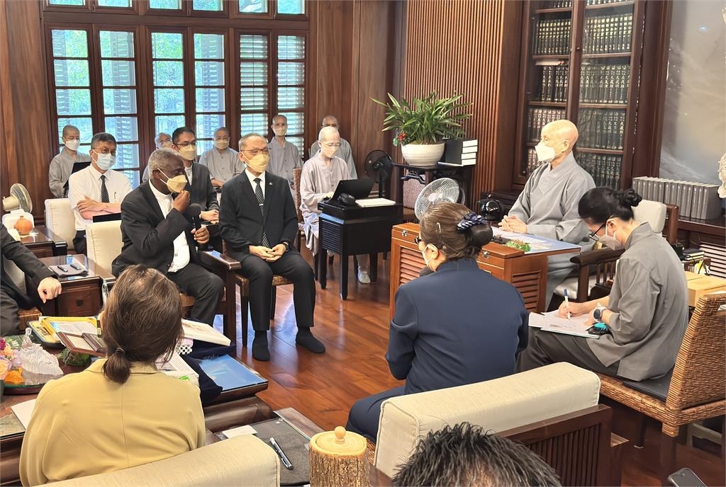 慈濟六十週年 天主教樞機主教拜會證嚴法師