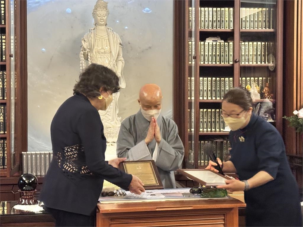慈濟六十週年 天主教樞機主教拜會證嚴法師