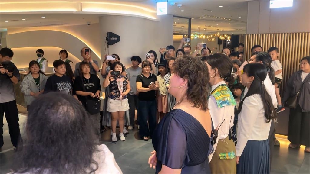 歡慶母親節　連鎖自助餐廳　攜高師大音樂系師生　舉辦快閃歌劇演出