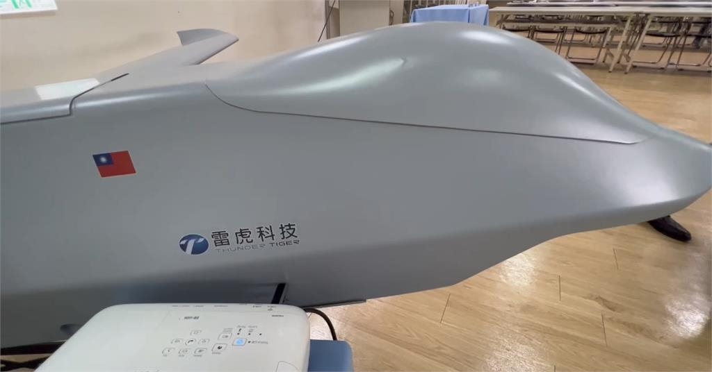 雷虎科技股東會搬來3架無人機　陳冠如大秀「鐵三角」