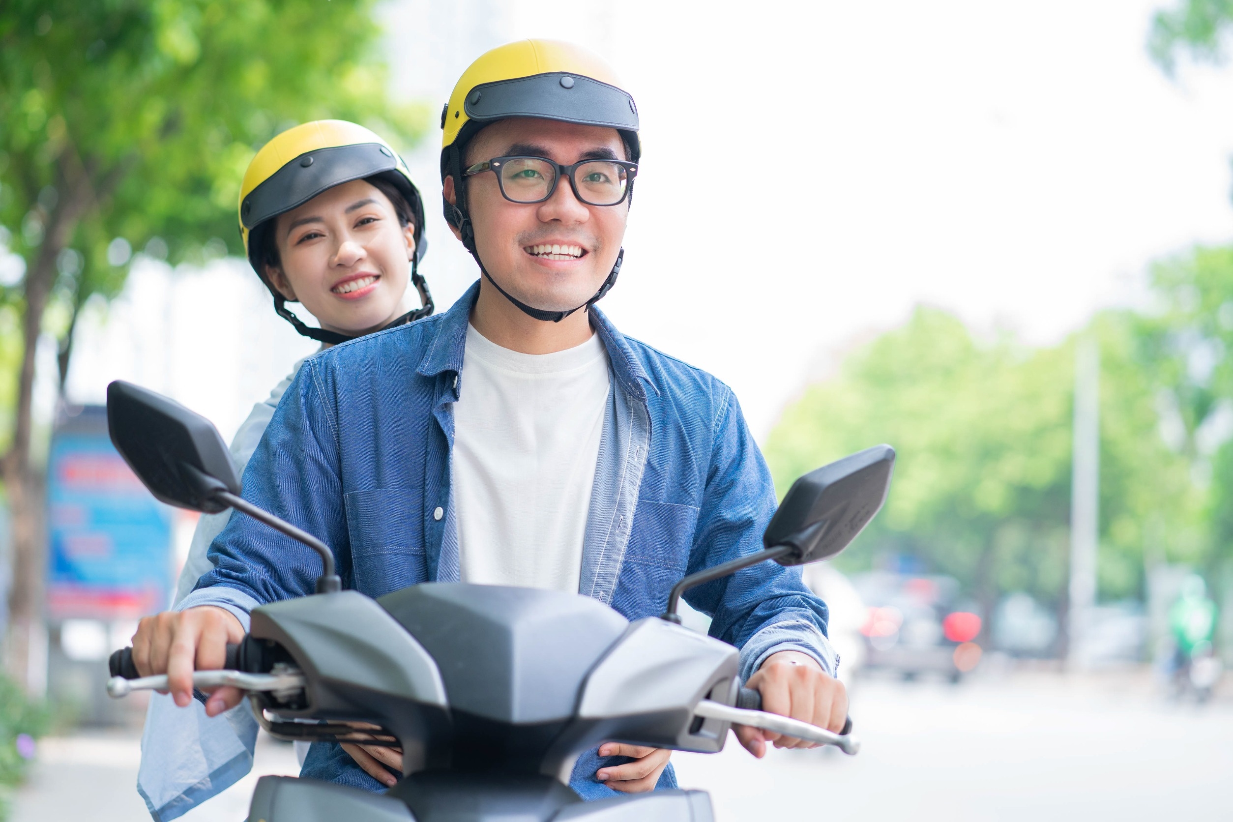 婚姻的本質是情義。這份情義是他願意365天騎車接妳上下班。這種「隊友感」有時候比我愛妳這三個字還要可靠。圖/123RF圖庫
