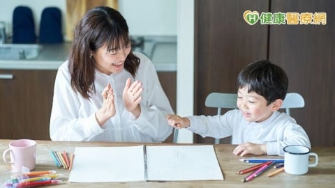 稱讚小孩別只說真棒!面對壓力成長環境 專家教如何練好孩子的心理韌性
