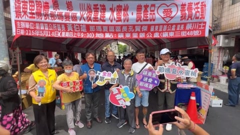 高雄里長攜手農民賣"那瑪夏水蜜桃" 2千盒開賣人潮擠爆