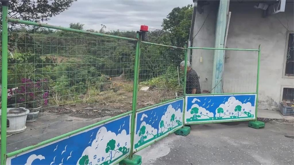 雲林林內坪頂村邊坡修復　又傳地基滑落！急撤離安置居民
