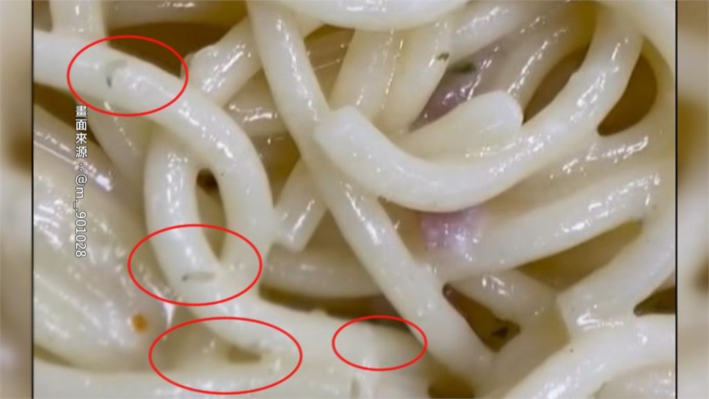 超商鮭魚沙拉驚見活蟲蠕動 奶油義大利麵小蟲亂竄超噁!