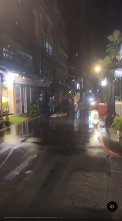中和巷弄驚現神祕「一小片雨」結界狂下1小時！他揪元兇網笑瘋：水勢太像