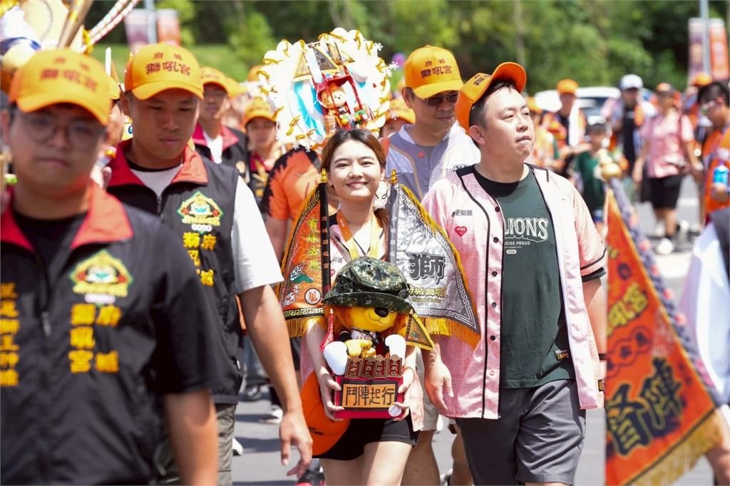 中職／一年一度「府城獅吼宮廟」門開獅王繞境好神氣！皮影戲結合萊恩超逗趣