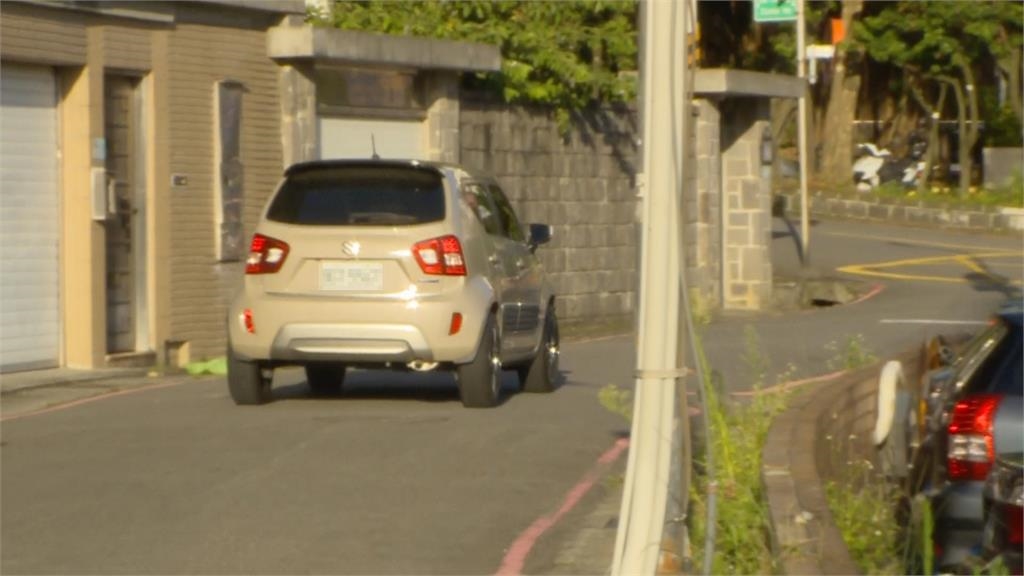 獨家/愛子孫安佐「自製噴火槍」遭羈押禁見!孫鵬、狄鶯開車離家畫面曝