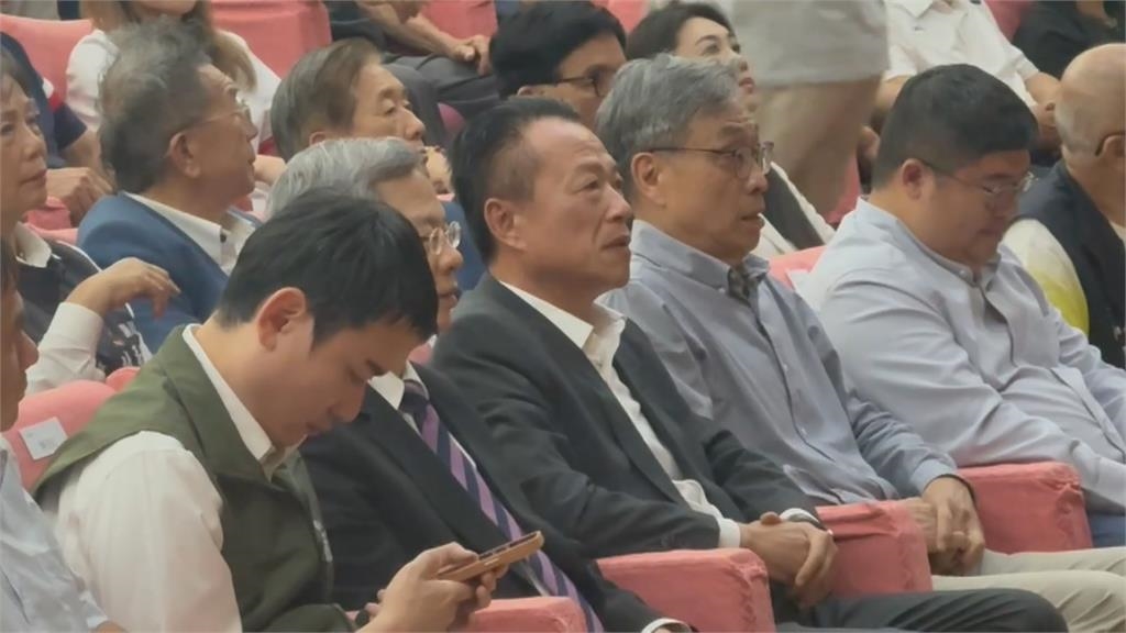農民福利升級高科技未來 陳駿季聯手龔明鑫下鄉細說