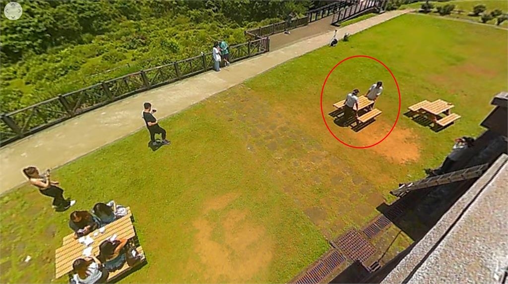 擎天崗「野戰地標」消失了!陽管處派人狠搬「激戰桌」網見畫面崩潰:景點被毀