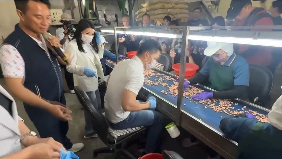 蔣萬安南下考察營養午餐食材　周軒嗆：實際是輔選