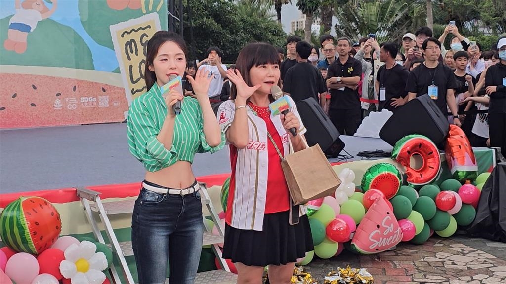 太甜了!韓啦啦隊女神李多慧 登西瓜節人氣爆棚