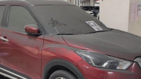 車主去哪？休旅車停三年積厚灰　共欠２２萬停車費