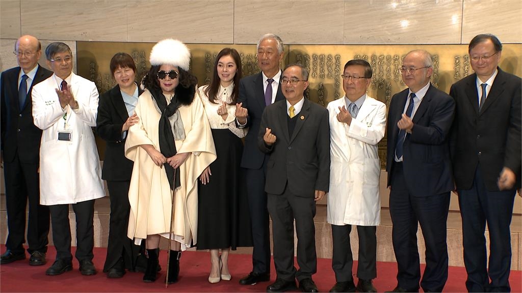 51歲曾馨瑩超逆齡! 打高爾夫「秀大長腿」極品身材如女團成員