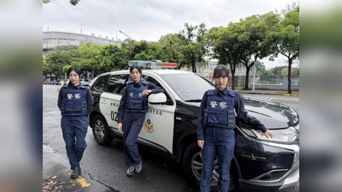 啦啦隊(影)／韓籍啦啦隊女神化身「最美警花」！睦那京苦練台語臨檢員警全暈了