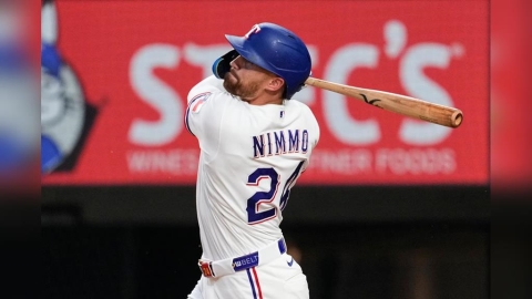 MLB(影)/遊騎兵外野手客場演出沒收全壘打美技!感謝太空人球迷沒干擾致贈簽名球