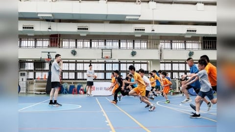 籃球(影)/一支球隊改變一座城市!凱撒基隆黑鳶深耕校園 為在地孩子種下籃球夢