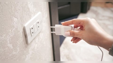 4個檢查重點 別讓插座變成居家隱形地雷