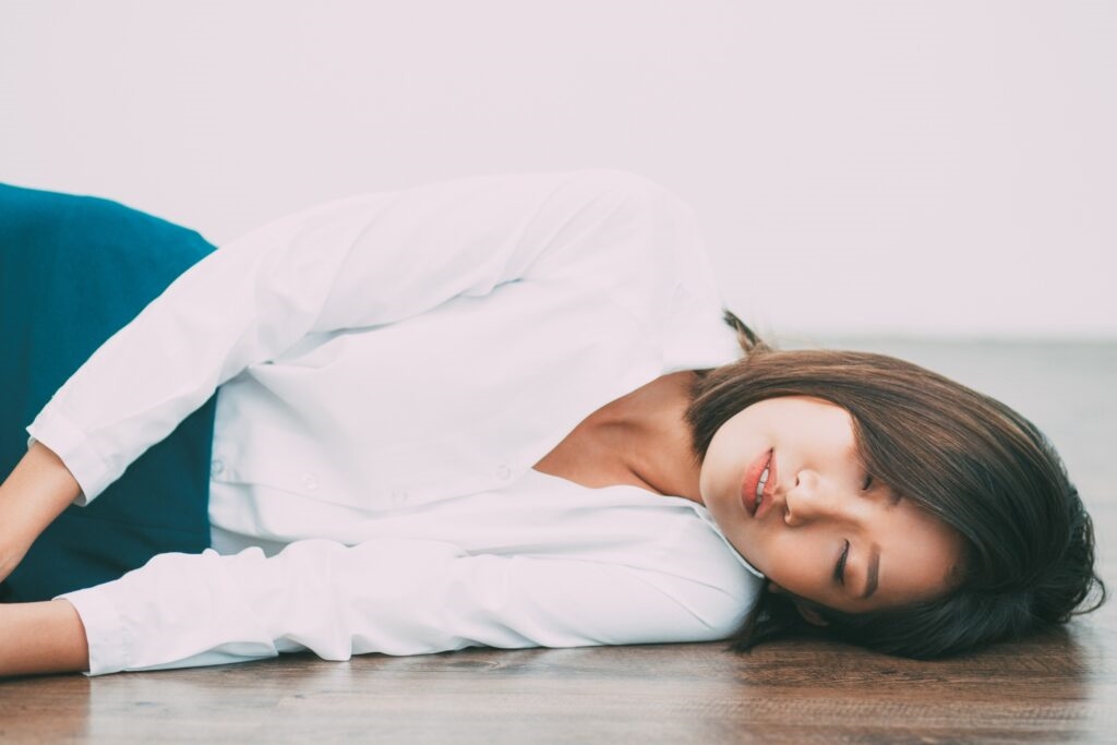 做得多又累,讓妳對現實感到無力想躺平,不如適當地把任務丟給另一半。圖/123RF圖庫