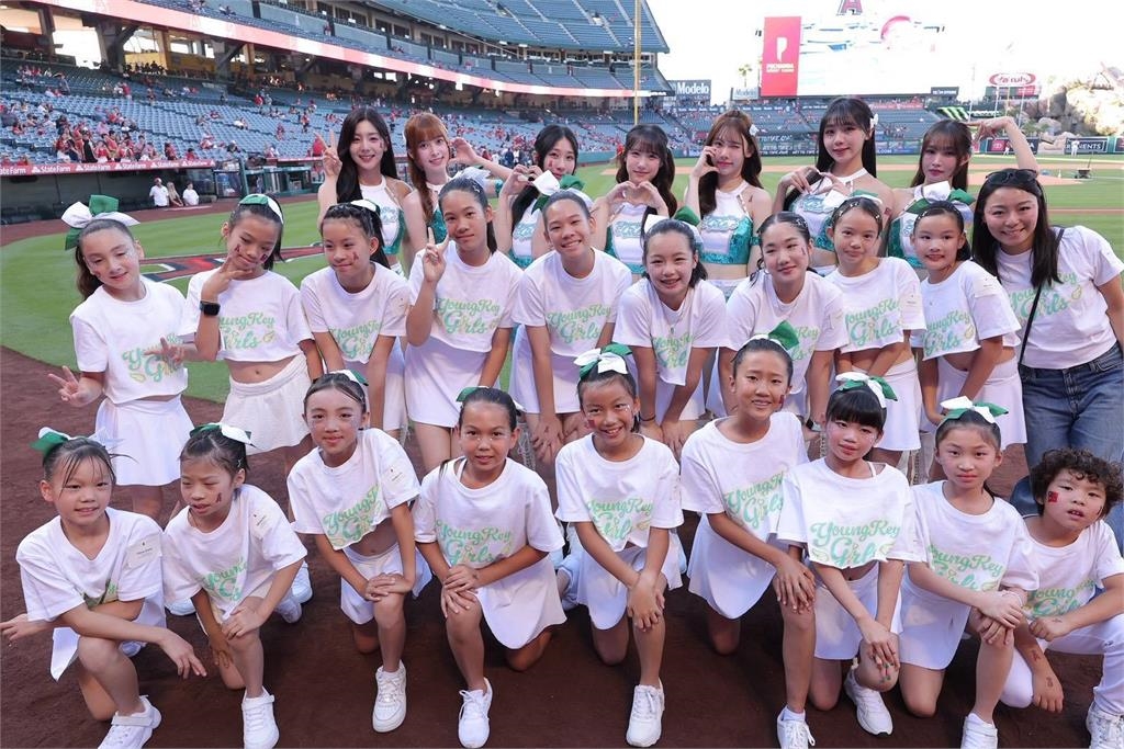 啦啦隊/洋基女孩勇闖大聯盟!美國球迷全暈了瞬間被圈粉直呼可愛