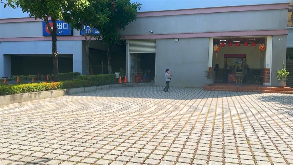 祈求櫃位興隆來找「祂」! 草衙百貨旁財神廟爆紅