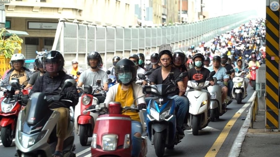 計程摩托車要來了?Uber擬在1區試辦機車載客…交通部:最高罰2500萬