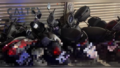 僅因心情不好！女子沿街推倒機車　警帶回送辦