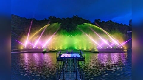 碧潭水舞全新曲目週末登場 大舞台、飛板秀接力High翻天