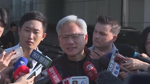 黃仁勳飛抵台北！晚上不逛夜市先睡覺　直言「這材料」很重要