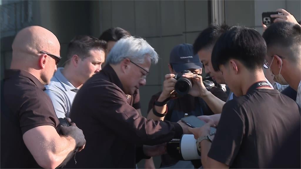黃仁勳提前空降台灣！抵台第一件事不是吃美食 衝去「養龍蝦」