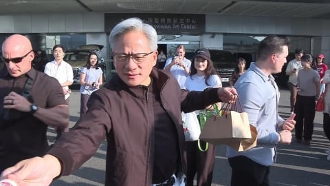 黃仁勳提前空降台灣！抵台第一件事不是吃美食 衝去「養龍蝦」