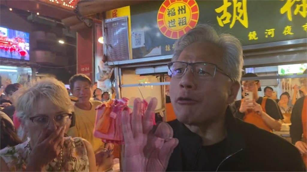 提威士忌作客親訪張忠謀 黃仁勳笑讚:張忠謀狀態很好