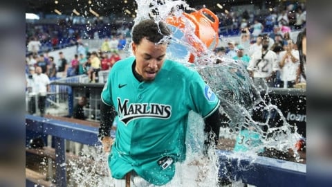 MLB(影)／「每天都感謝上帝我還在大聯盟」！總教練神調度赫南德茲從配角當英雄