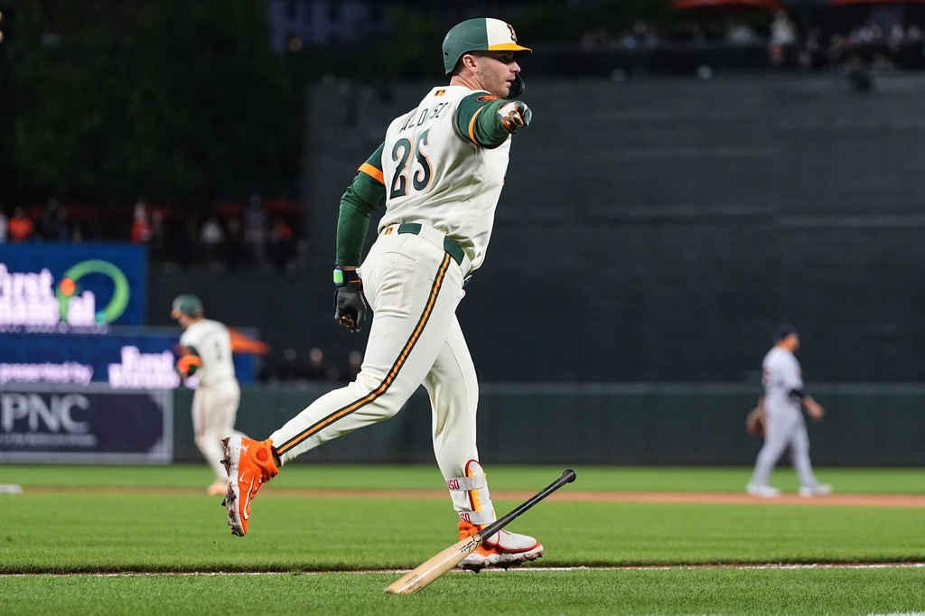 MLB(影)/偷雞不著蝕把米?「北極熊」故意掉球想抓雙殺!可惜變低級失誤