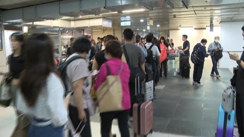 高鐵"號誌訊號異常"大延誤 旅客:遲到兩小時了