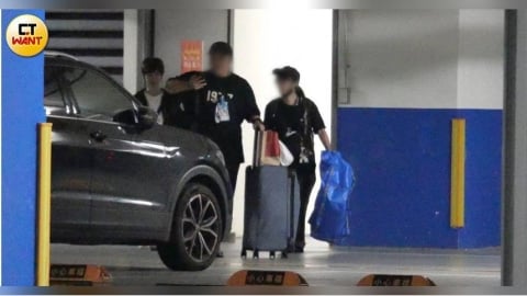 獨家/魏嘉瑩慶生演出後繼續嗨 與友人黏TT專車接送返家