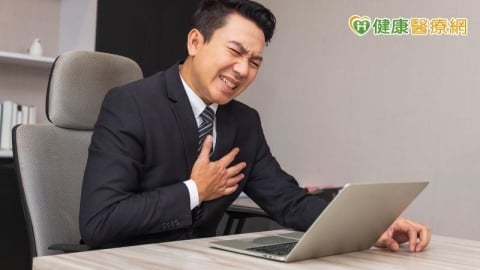 50歲男走快一點就胸悶、冒冷汗!一查冠狀動脈竟嚴重阻塞 醫揭常見警訊