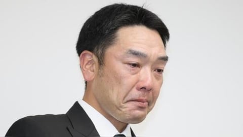 日職/阿部慎之助涉家暴成首位季中下台巨人監督!記者會落淚嘆:以這種方式離開...