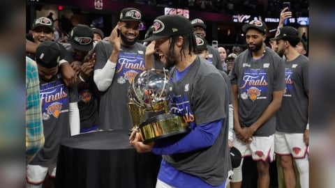 NBA(影)/4年讓尼克脫胎換骨進軍總冠軍賽!一哥布朗森獲頒「大鳥柏德獎」